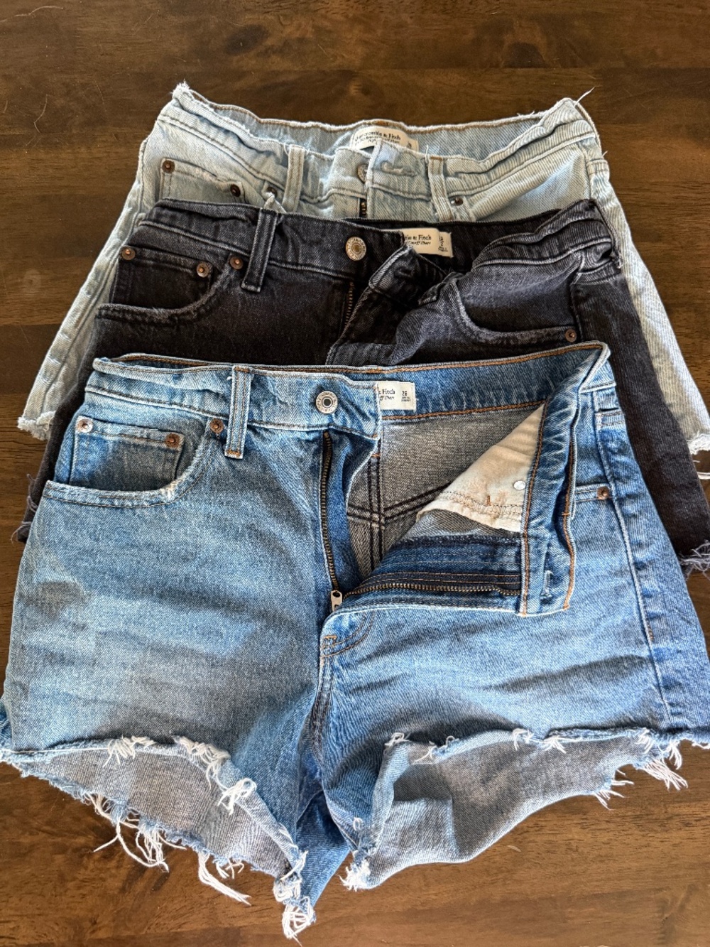 Abercrombie high-rise 90s relaxed shorts